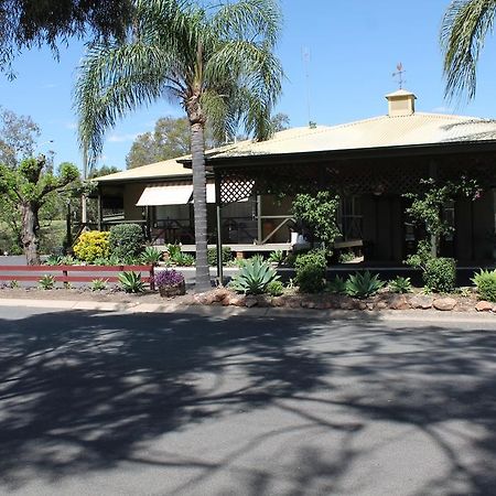 Lake Forbes Motel Exterior photo