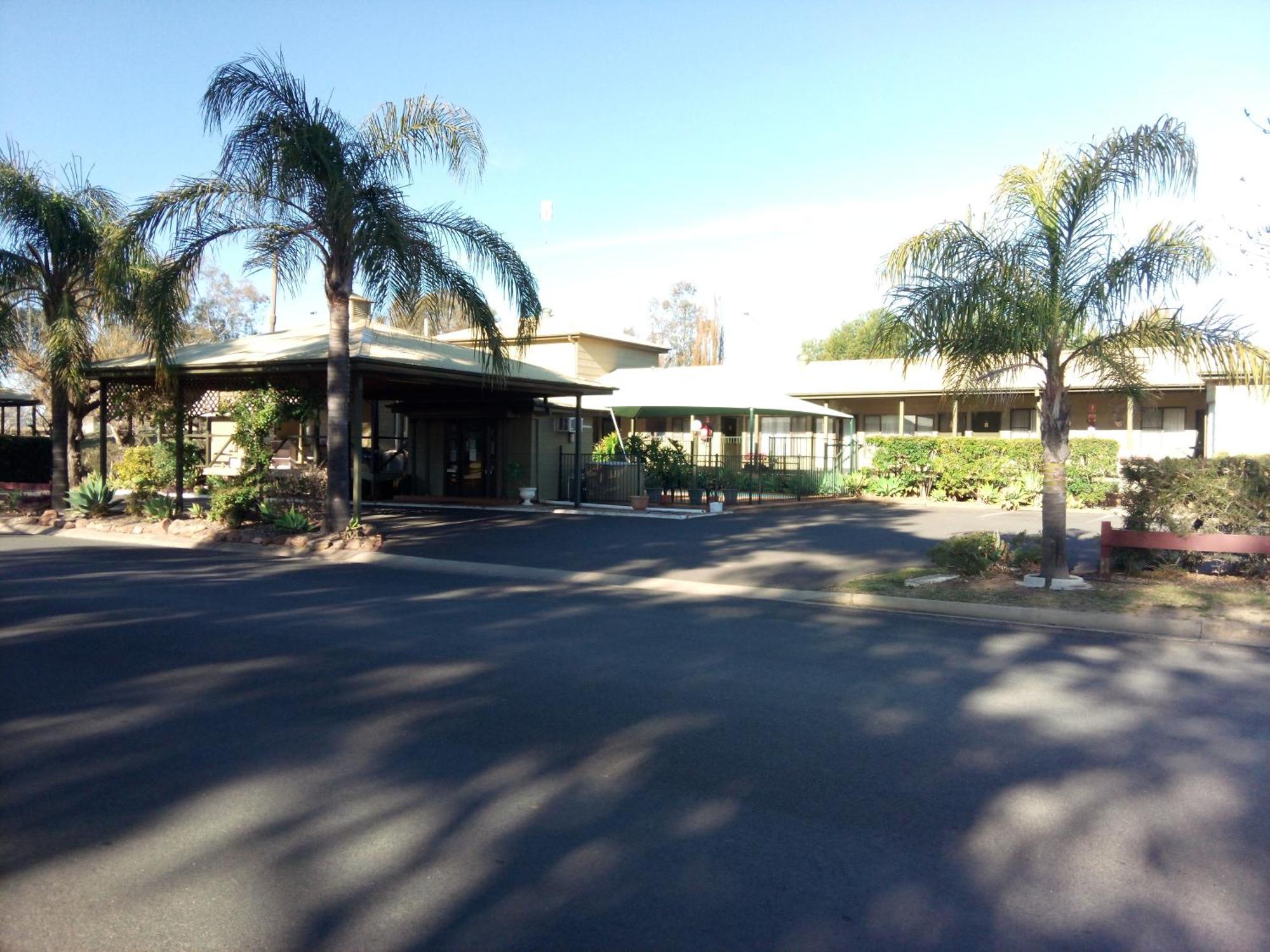 Lake Forbes Motel Exterior photo