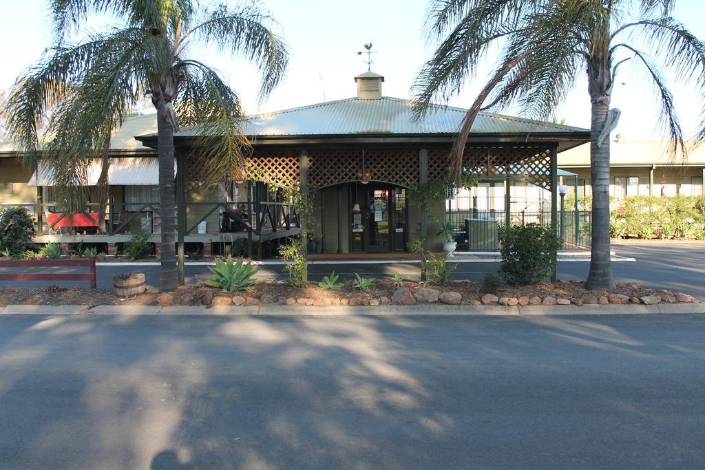 Lake Forbes Motel Exterior photo