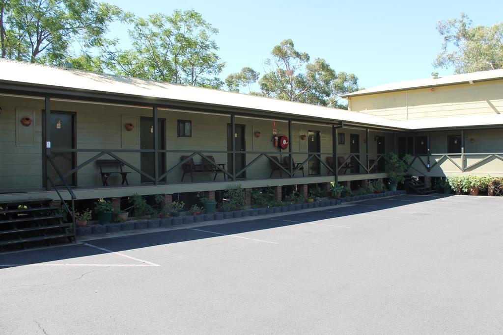 Lake Forbes Motel Exterior photo