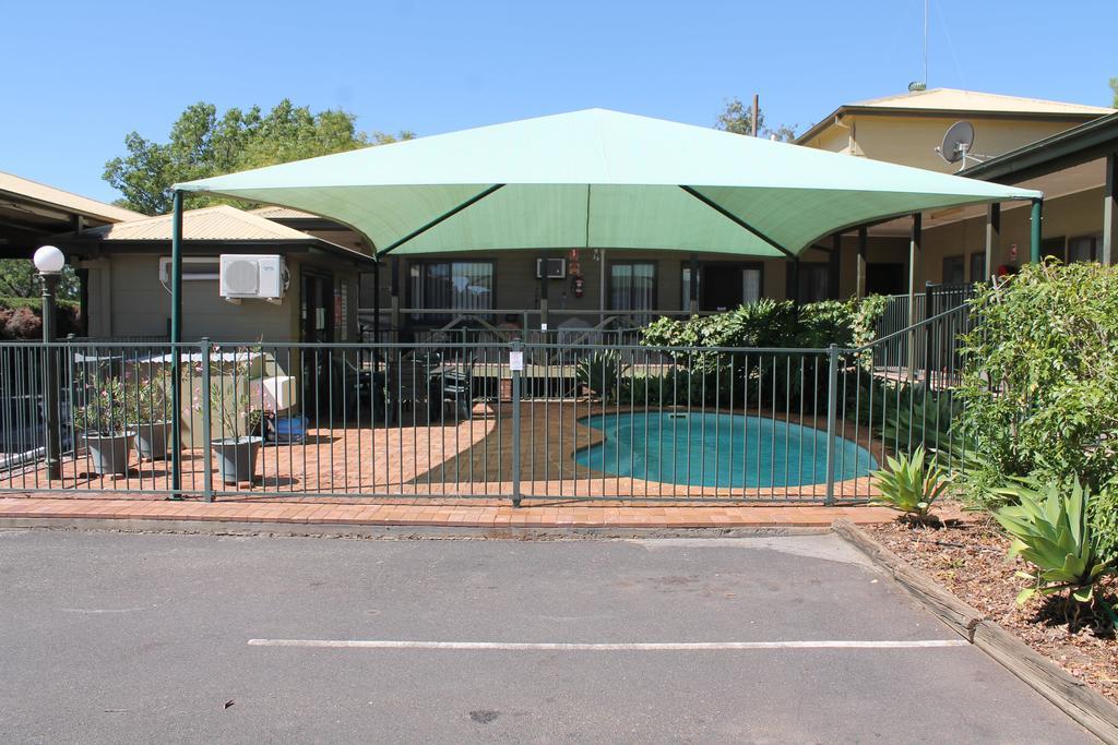 Lake Forbes Motel Exterior photo