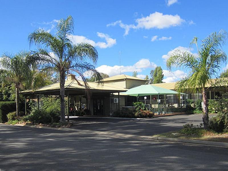 Lake Forbes Motel Exterior photo