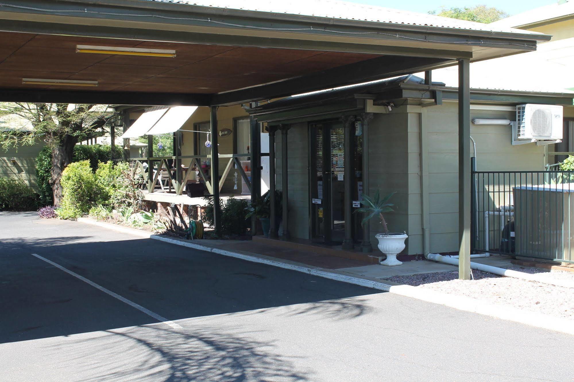 Lake Forbes Motel Exterior photo