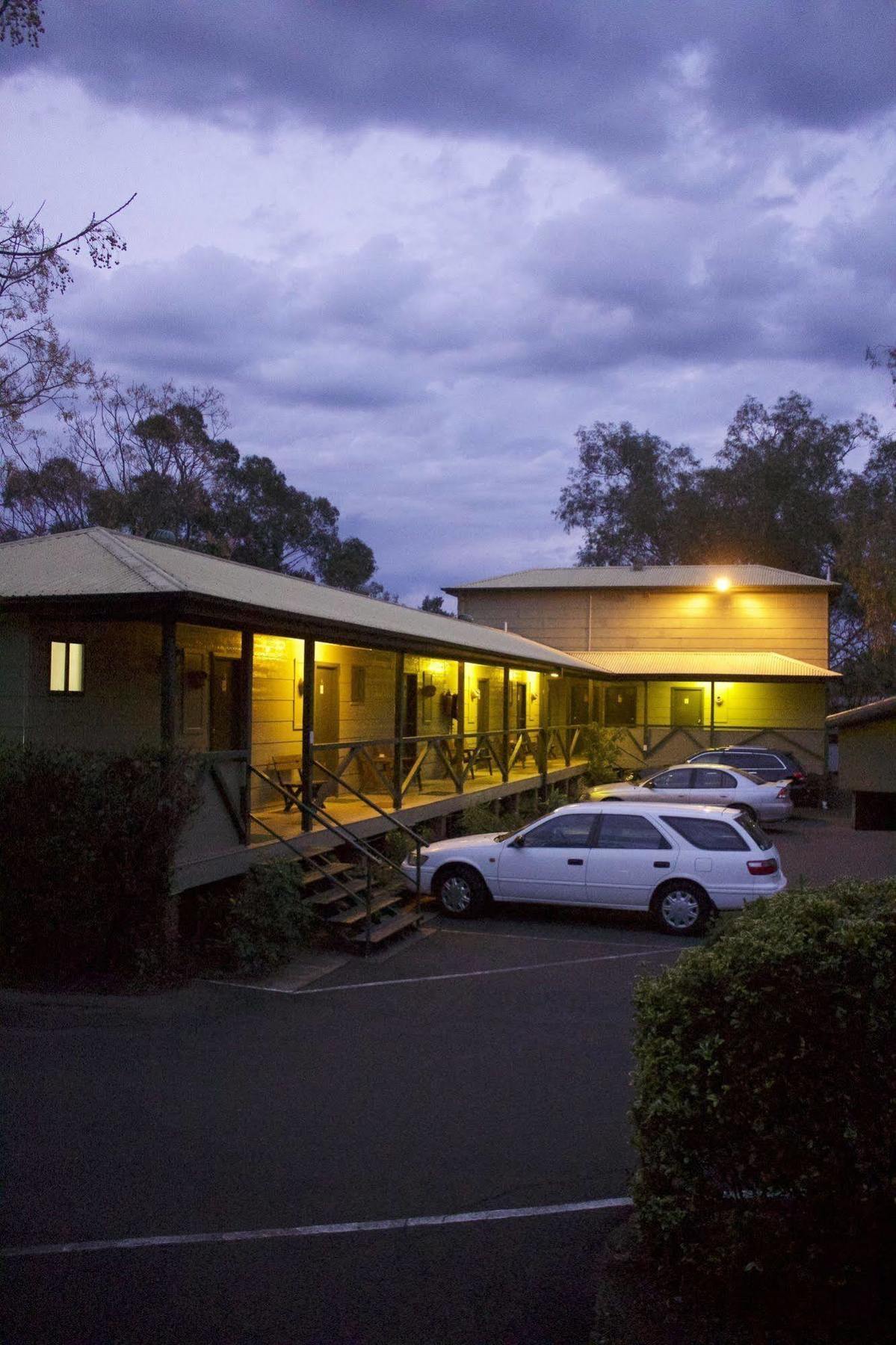 Lake Forbes Motel Exterior photo