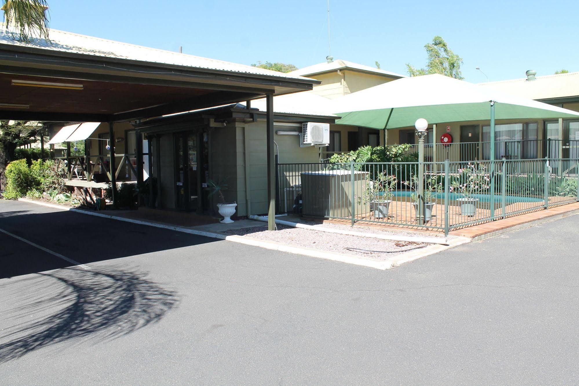 Lake Forbes Motel Exterior photo