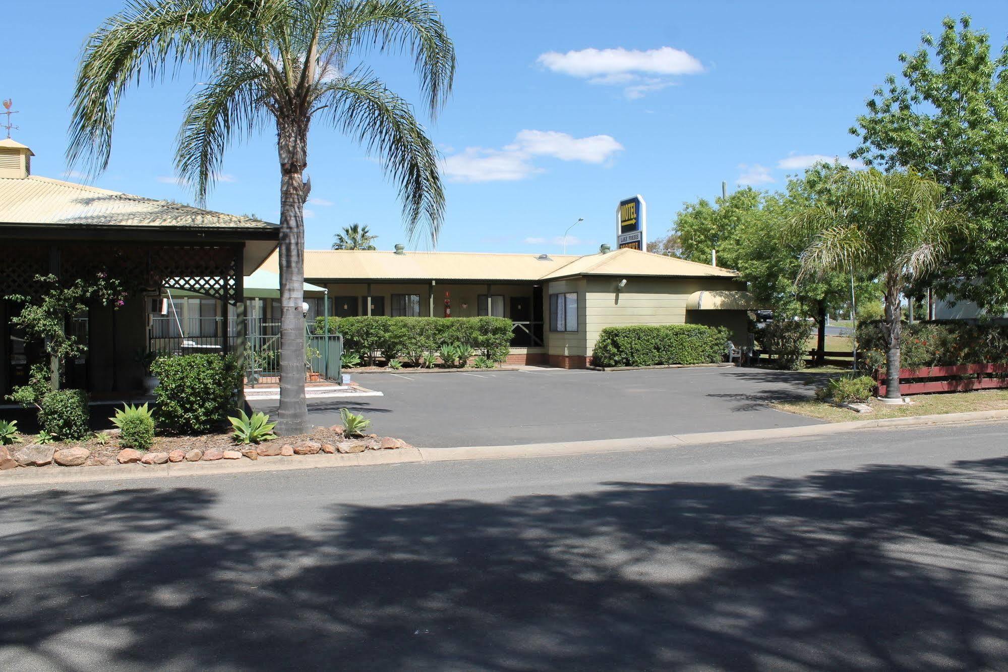 Lake Forbes Motel Exterior photo