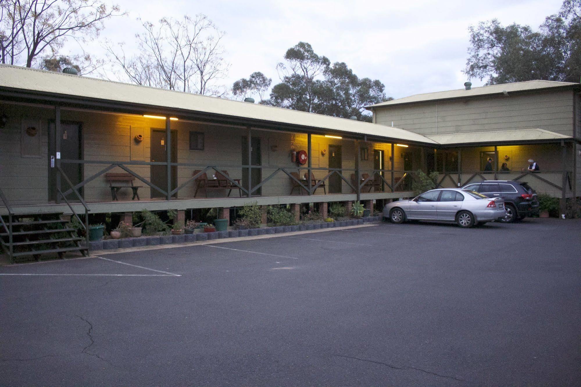 Lake Forbes Motel Exterior photo