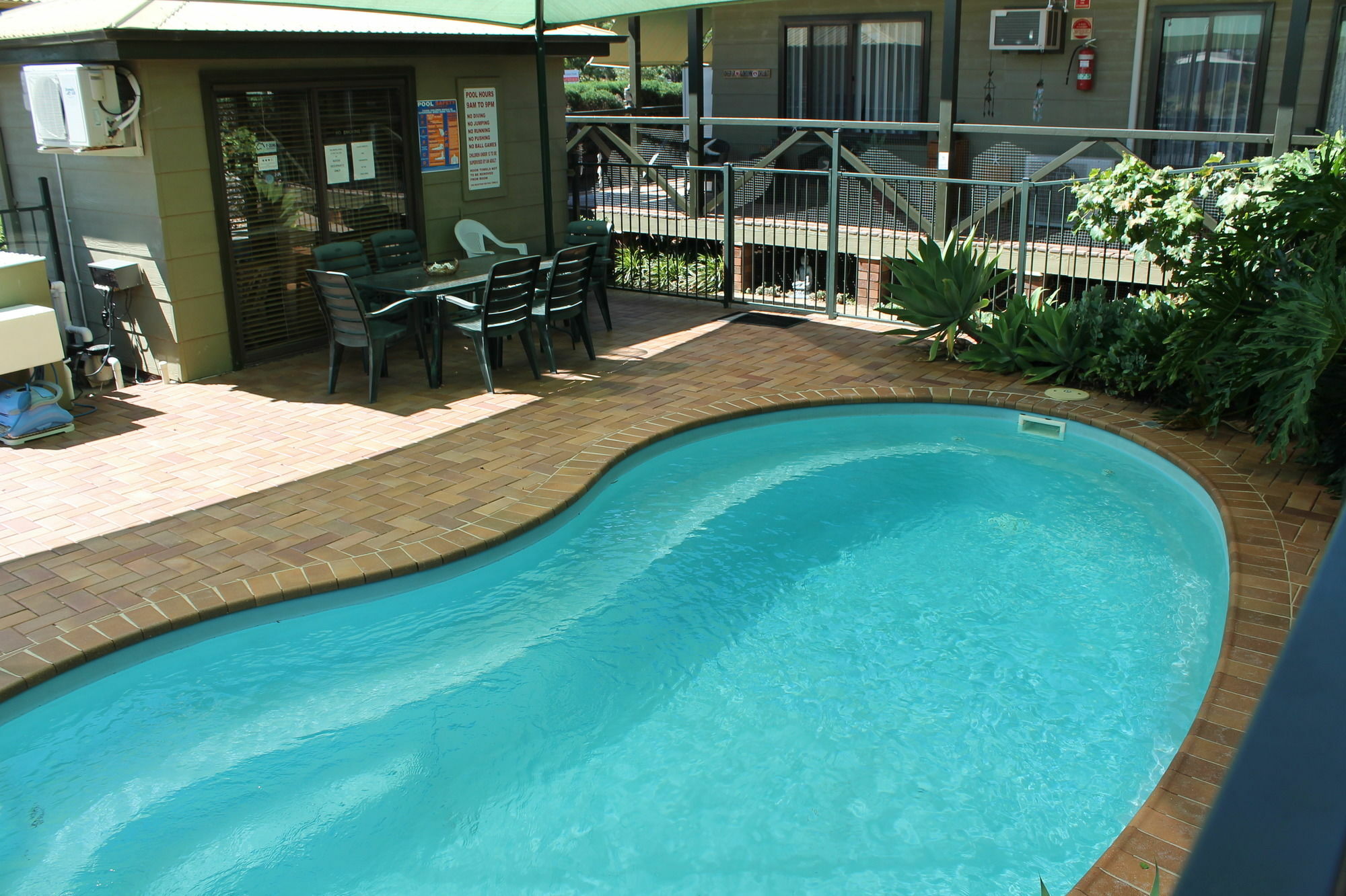 Lake Forbes Motel Exterior photo